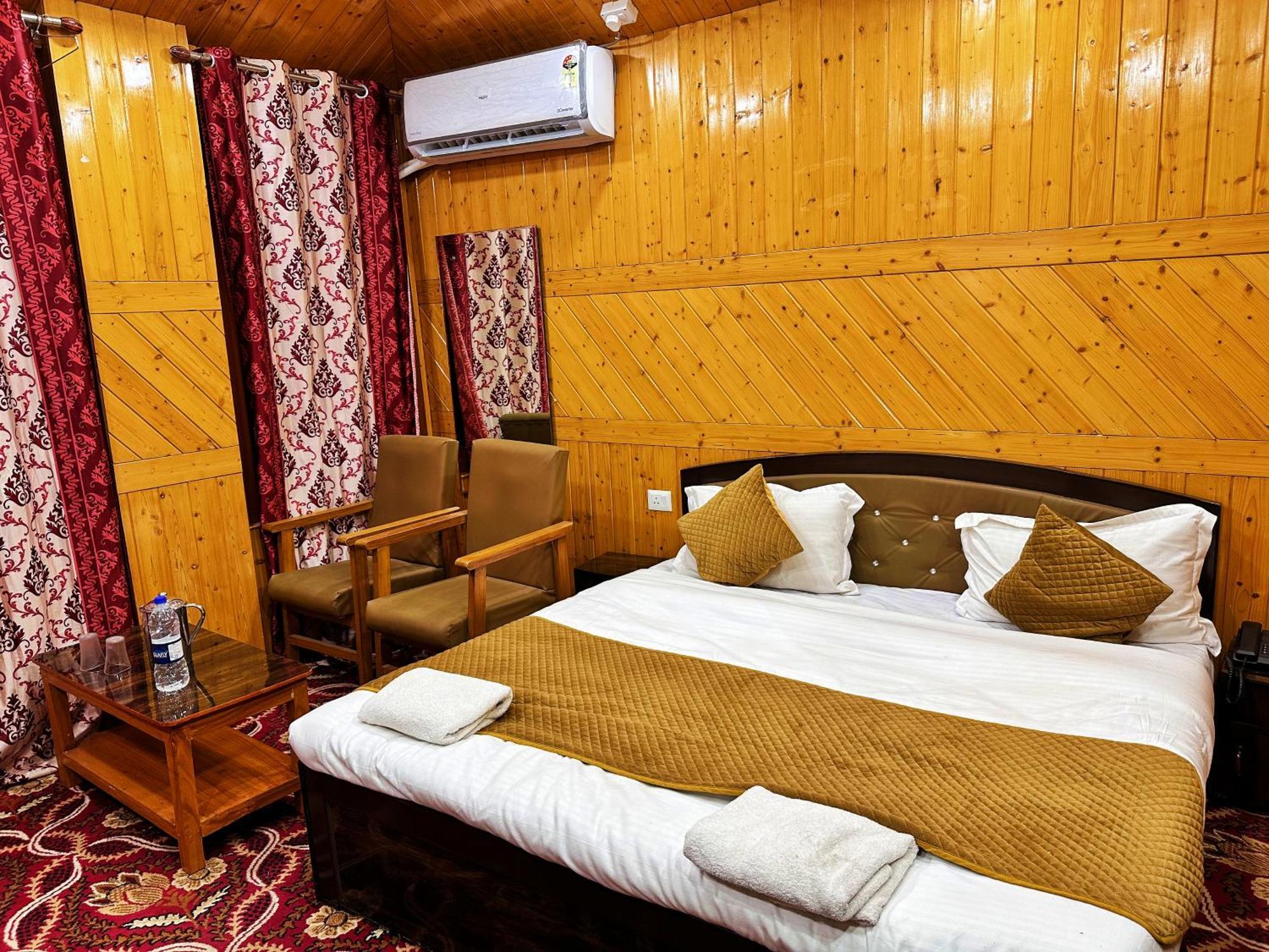 Roseline Inn Srīnagar Exterior foto
